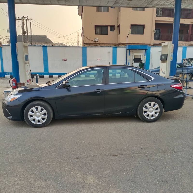 Thumbnail 6 of 2016 Toyota Camry SE